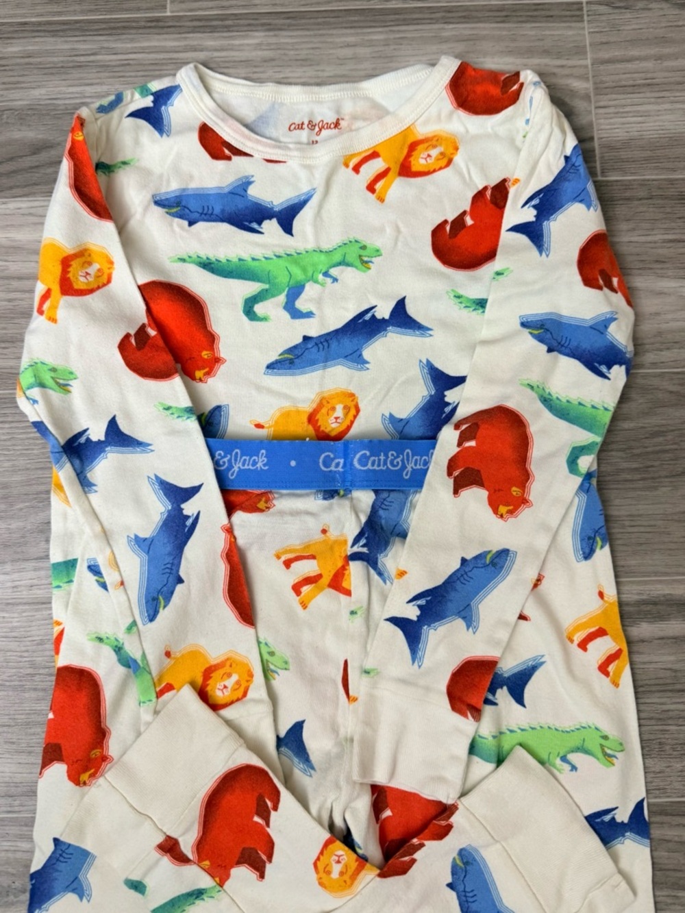 Cat & Jack Cream Animal Print Kids Pajama Set - Lions, Bears, Sharks - Picture 5 of 5